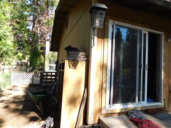 4th image of 19305 Maple Ave