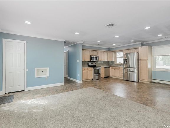 4th image of 27 Arpage Dr E