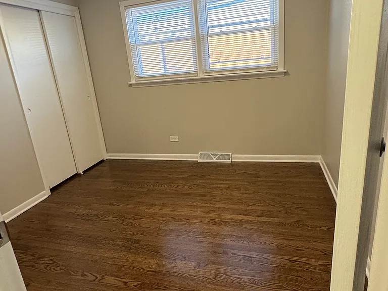 512 Yates Ave — Photo 7