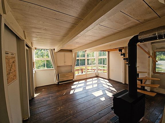 4th image of 271 Bigelow Road