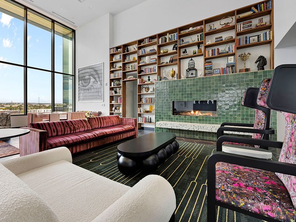 Cosy fireplace and room to spread out with your friends and family