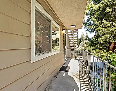 1120 Hollywood Ave #1 — Photo 2