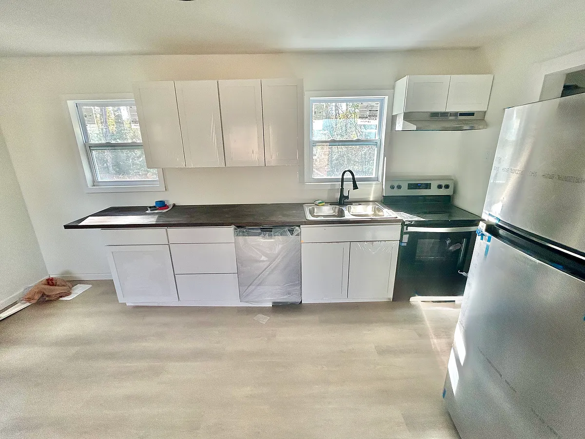 Building Photo - 285 Koger Dr