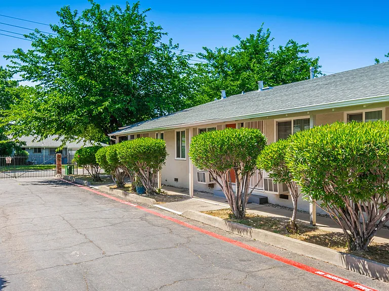 Affordable Living in the Heart of Sacramento! — Photo 18