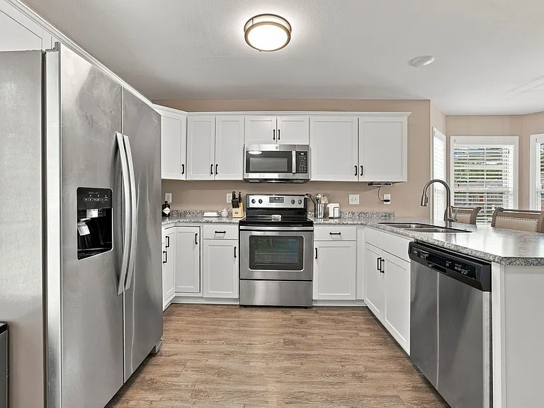 248 Alexander Blvd — Photo 12