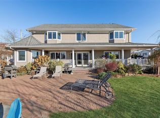 4 Quebec Rd, Island Park, NY 11558