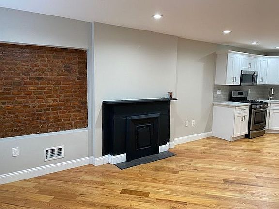 4th image of 406 Chauncey St #1
