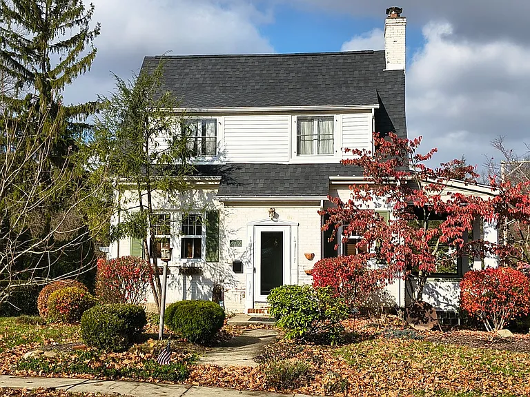 272 Dixon Ave — Photo 2