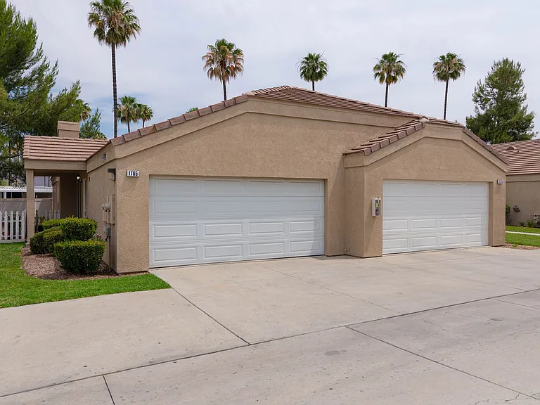 Santa Fe Palms — Photo 42