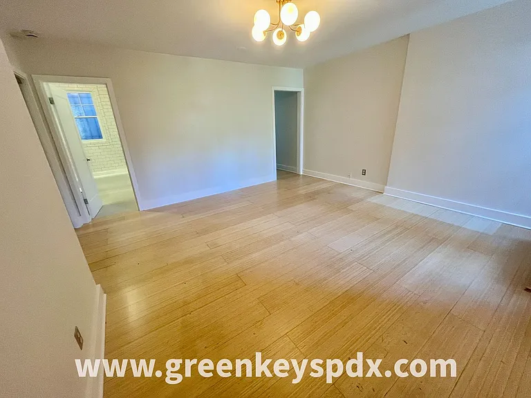 2182 NW Hoyt St #8 — Photo 4