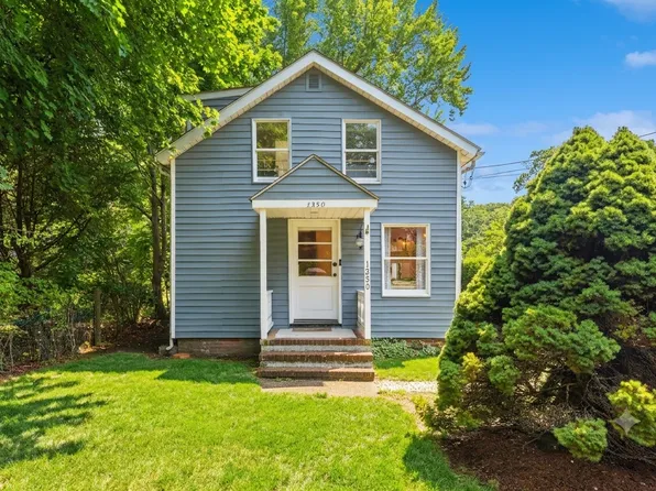 https://photos.zillowstatic.com/fp/eb3237edb52480ebd4f82dd265e51d5c-p_e.webp