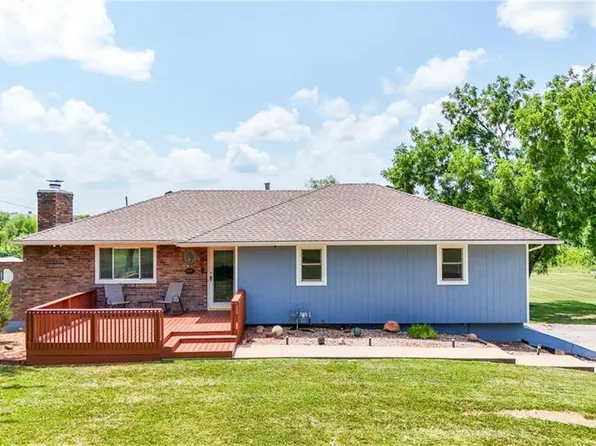 15847 154th St, Bonner Springs, KS 66012