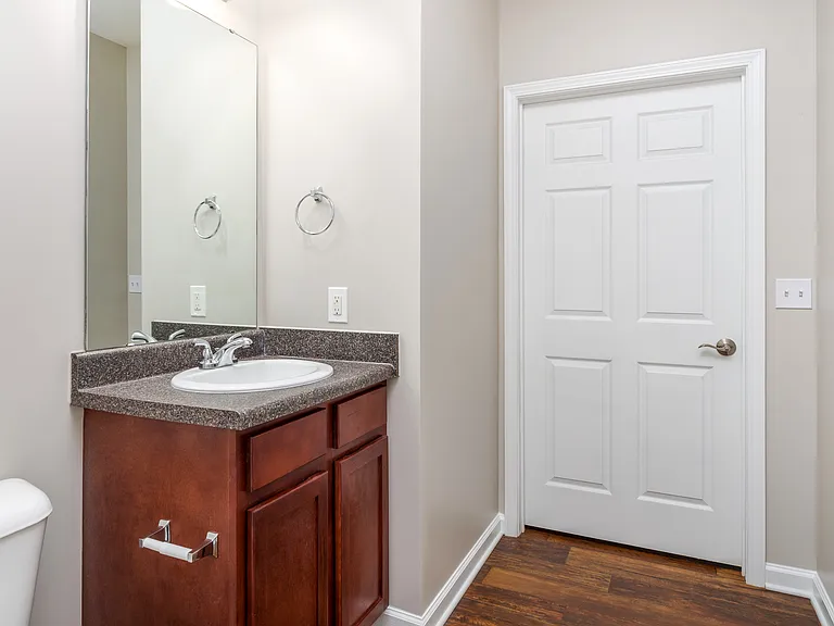 Marshall Square Apartments — Photo 20