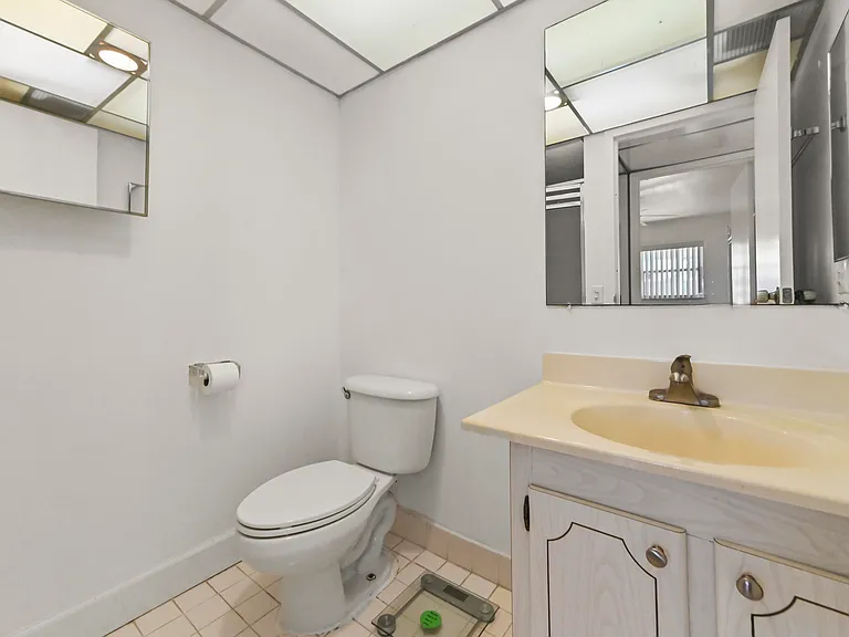 209 Waterford Cir #I — Photo 16