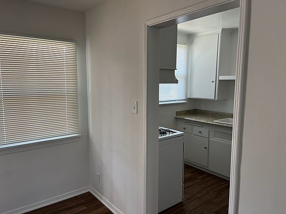 4th image of 4454 Linden Ave #4