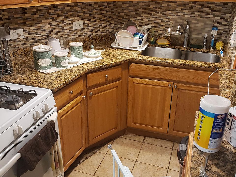 1st image of 5619 N Artesian Ave Floor 2