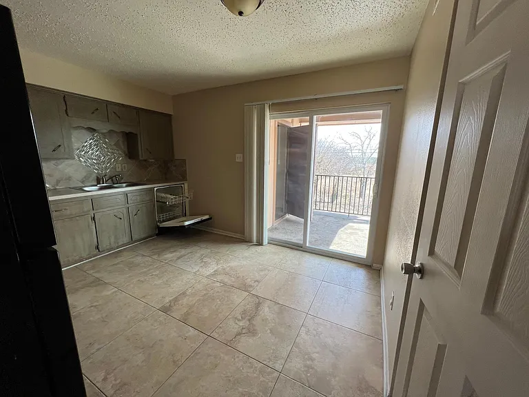 2110 Hunt Dr #D — Photo 6