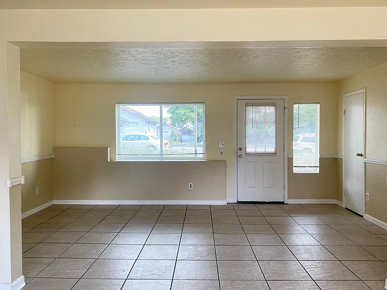 1308 W Maxwell Ave #A — Photo 4