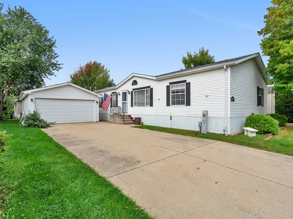 1015 Garden Dr, Manteno, IL 60950