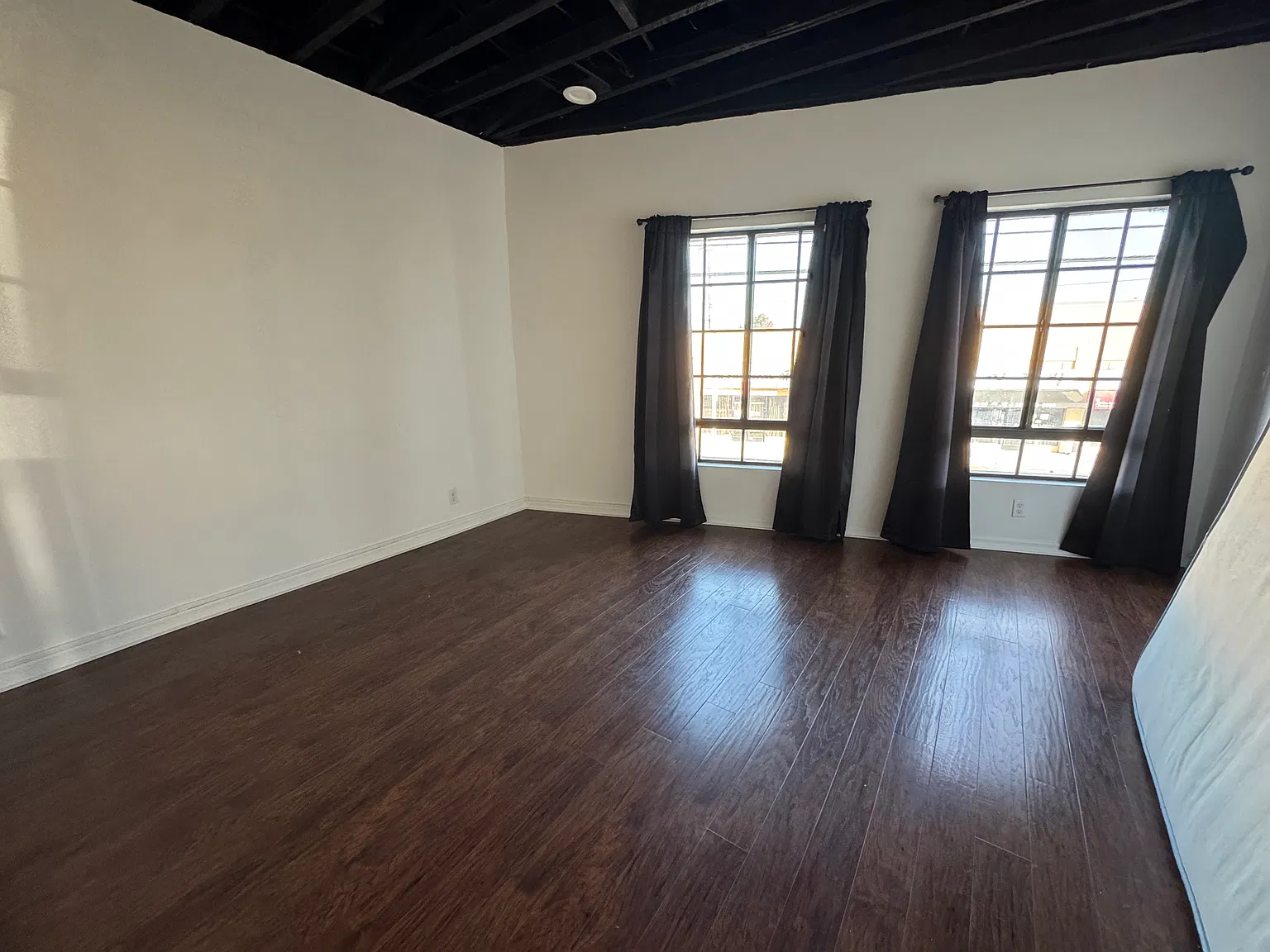 4154 W Pico Blvd — Photo 2