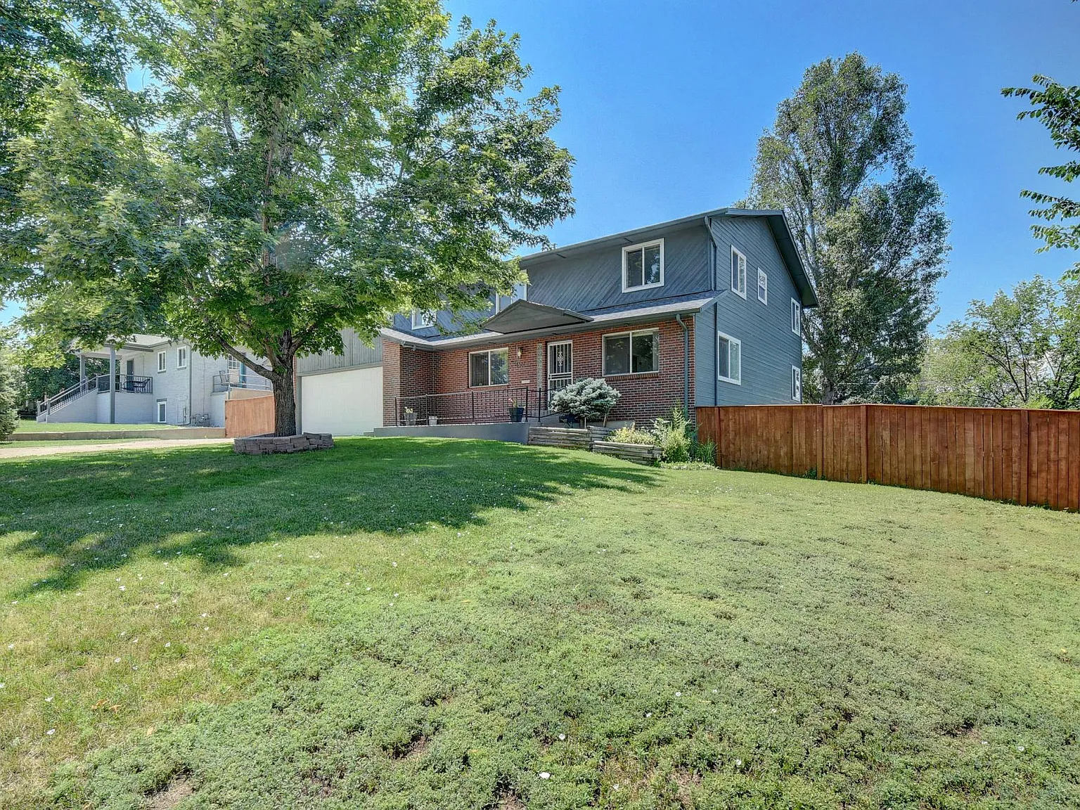 6 bed, 4257 sqft, $4,995 — Photo 3