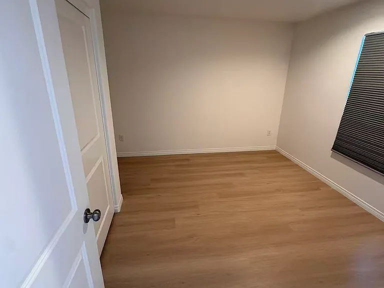 281 N Mar Vista Ave #11 — Photo 4