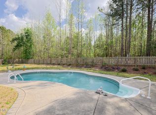 832 Logan Meadow Ct, Fuquay Varina, NC 27526
