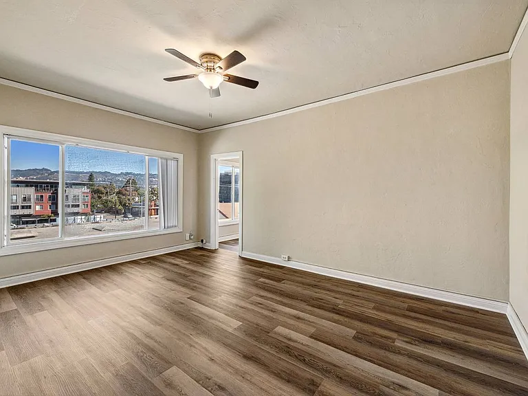 3909 Shafter Ave — Photo 3