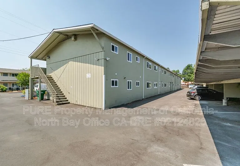 555 Dexter St #B — Photo 6