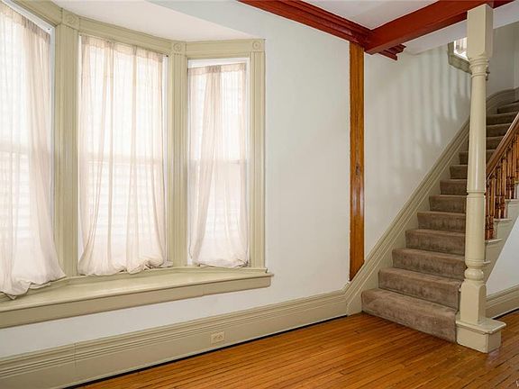 3rd image of 121 Norwood Ave