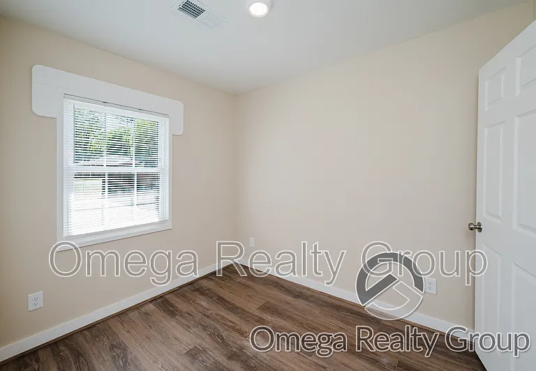 14 E Clay St — Photo 19