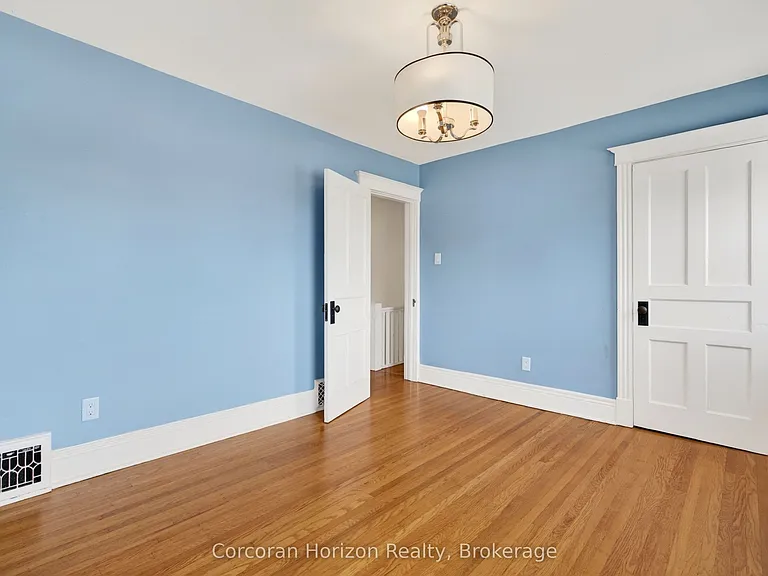 520 John St N — Photo 29