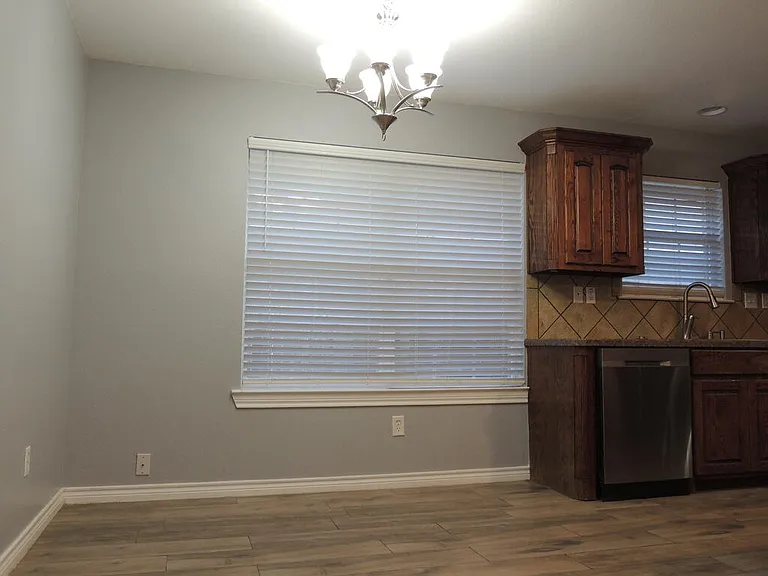 1003 N Doris Ave — Photo 5