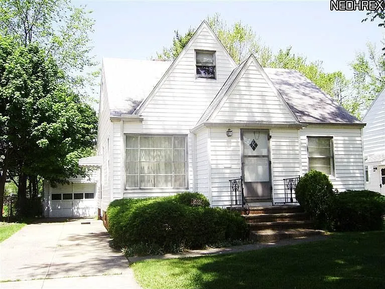 5699 Shawnee Dr photo 1