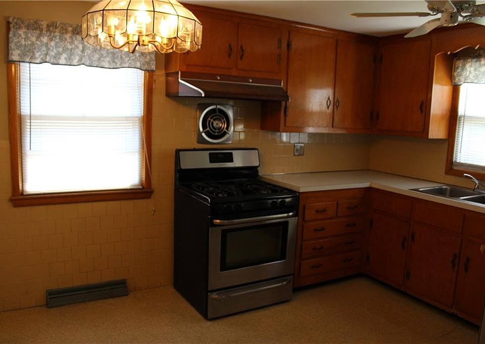 14 Madison St, Warwick, RI 02888 Zillow