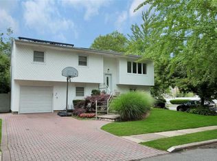 24 Longworth Ave, Dix Hills, NY 11746