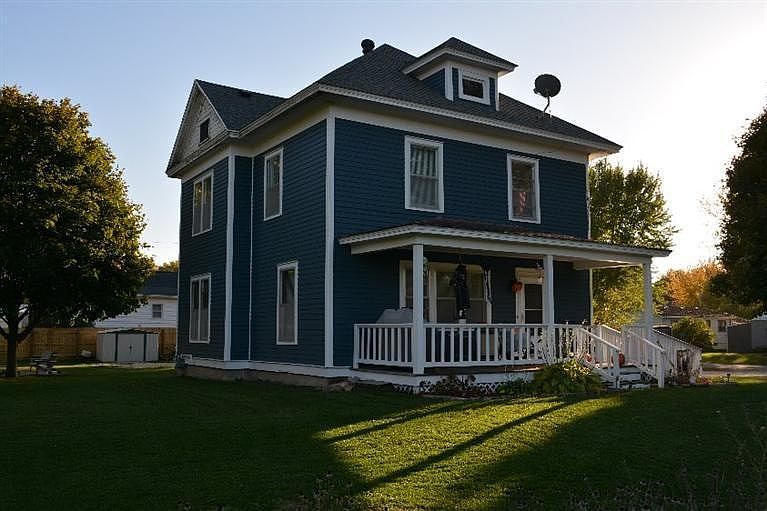 1st image of 209 6th Ave NE