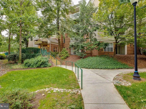 2204 Westcourt Ln APT 403, Herndon, VA 20170