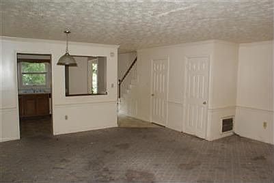 3rd image of 408 Bainbridge Ct APT 5