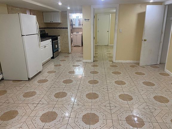 5th image of 9119 222nd St
