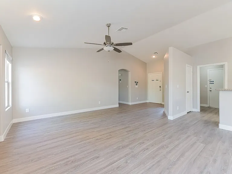 118 Sugarbush Ln — Photo 4