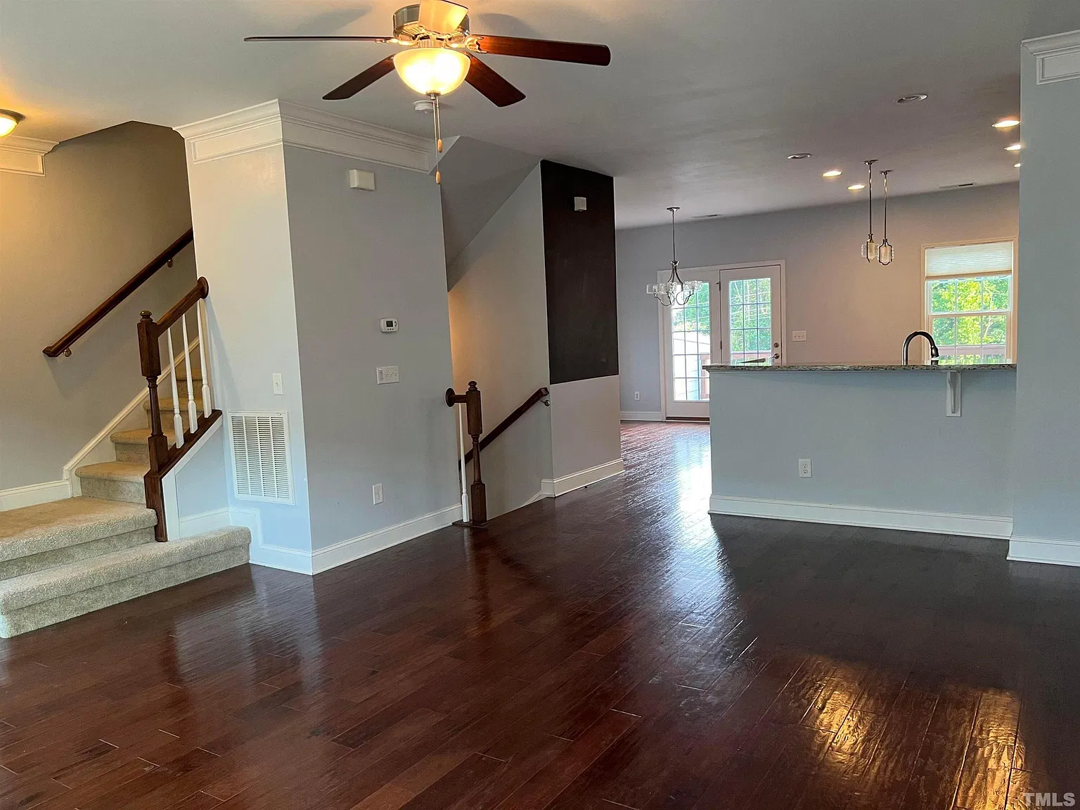 3 bed, 3.5 bath, 2141 sqft, $1,950 — Photo 2