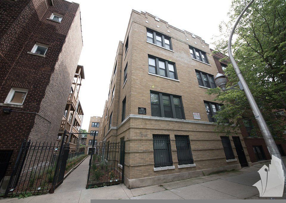 1st image of 837 W Cornelia Ave #839-2N