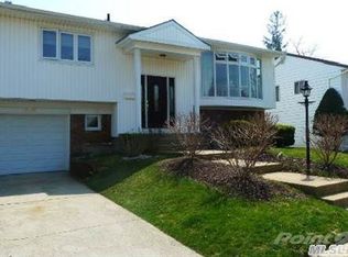 630 Michelle Pl, Valley Stream, NY 11581