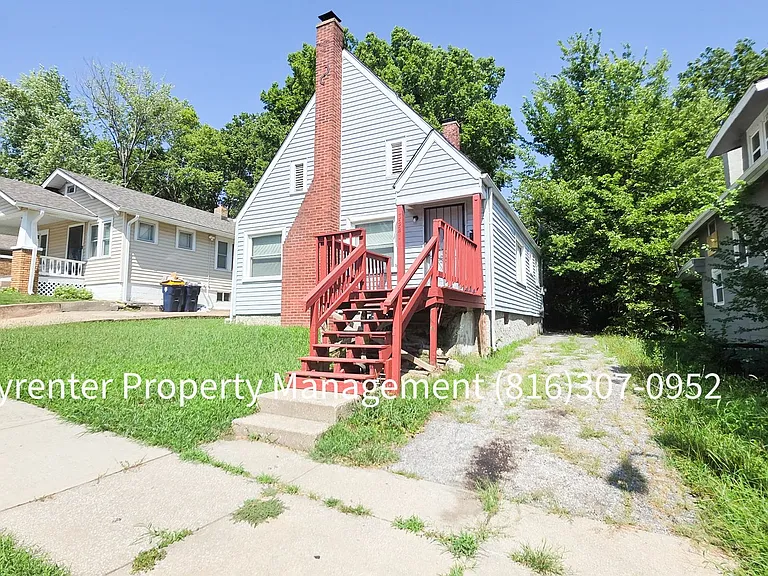 3921 Myrtle Ave — Photo 2