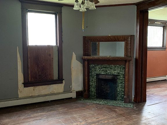 2nd image of 613 E Powell Ave