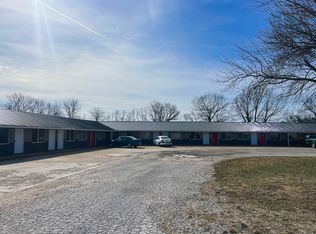 1050 E Clinton Ave, Seymour, MO 65746