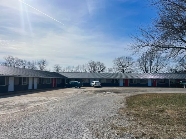 1050 E Clinton Ave, Seymour, MO 65746