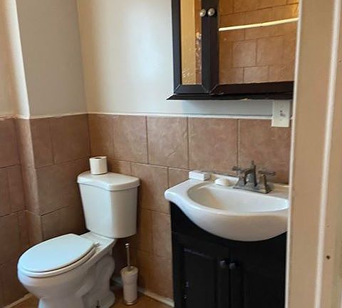 5th image of 2145 N Franklin St #1
