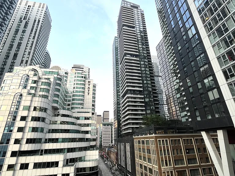 400 King St W #608 — Photo 12